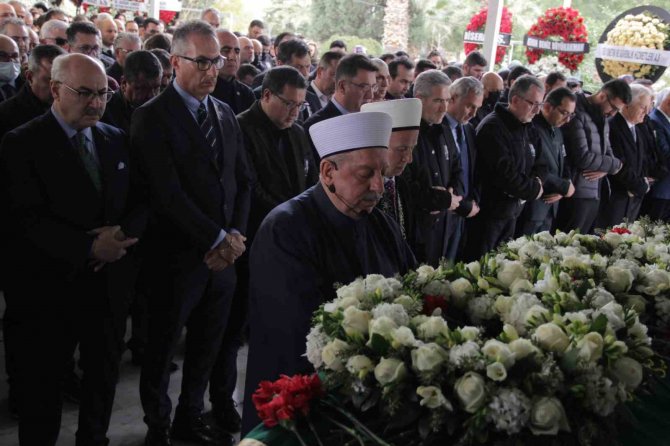 Op. Dr. Zafer Beken’e Gözyaşlarıyla Veda