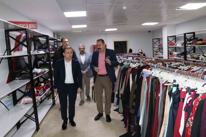 Siirt Vali Vekili Abdulhamit Mutlu, Depremzede Ailelerin Sorun Ve Taleplerini Dinledi