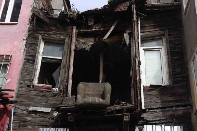 Şişli’de 2 Katlı Metruk Bina Kısmen Çöktü