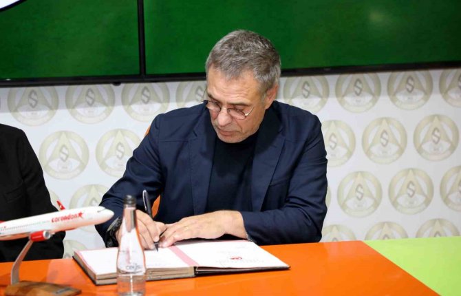 Alanyaspor, Ersun Yanal İle 1.5 Yıllık Sözleşme İmzaladı