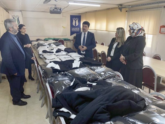 Subü Depremzedeler İçin Kışlık Kıyafet Üretiyor