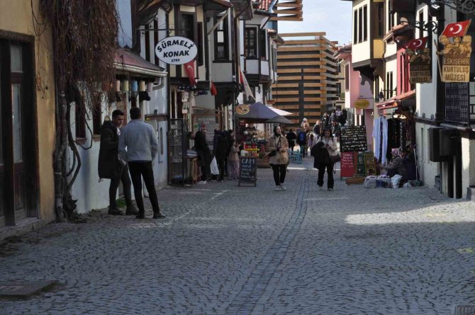 Depremlar Odunpazarı Bölgesindeki Esnafların Da İşlerini Olumsuz Etkiledi
