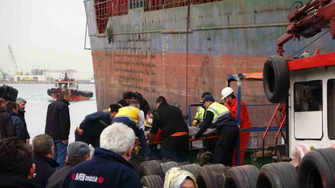 Tuzla’da Gemide Çalışan İşçi 7 Metreden Düşerek Yaralandı