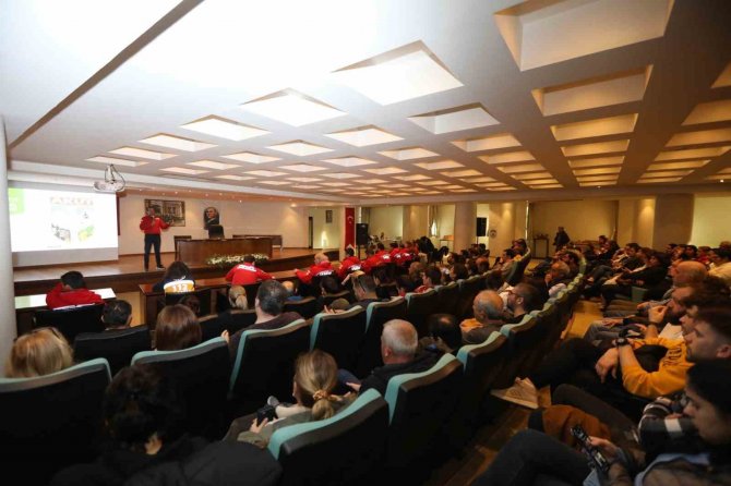 Akut Selçuk Ekibi Yeni Gönüllüleri Bilgilendirdi