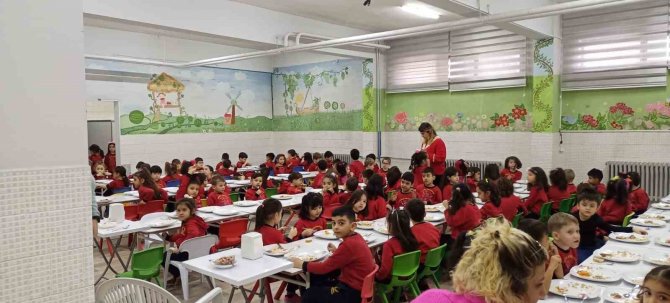 Edremit’te Anaokullarında Yemek Uygulaması Başladı