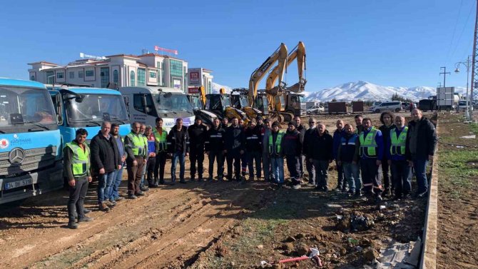 Başkan Öztekin, Malatya Ve Adıyaman’da Afetzedelerle Buluştu