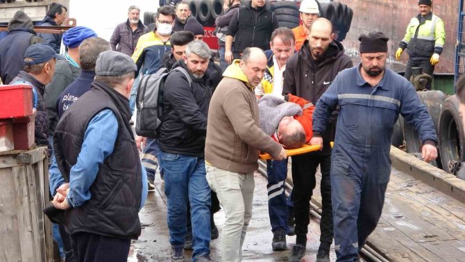 Tuzla’da Gemide Çalışan İşçi 7 Metreden Düşerek Yaralandı