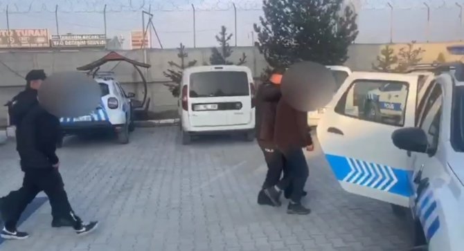Okuldan Kömür Çalan 2 Kişi Tutuklandı