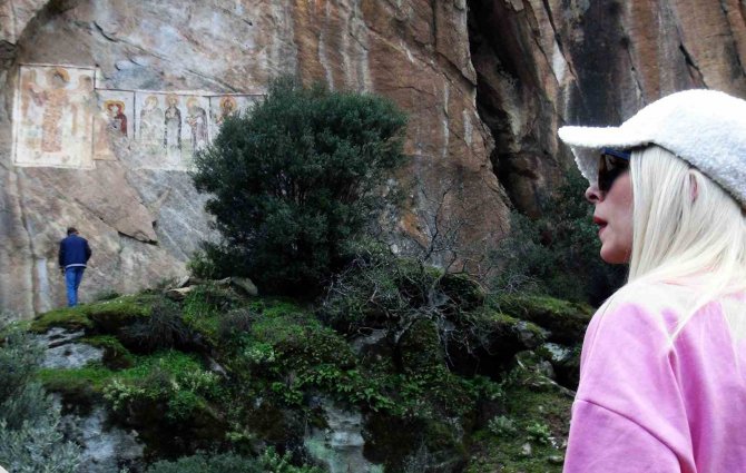 Hristiyanlığın İlk Gizli Mabetlerinden Olan Yer Freksleri İle Dikkat Çekiyor