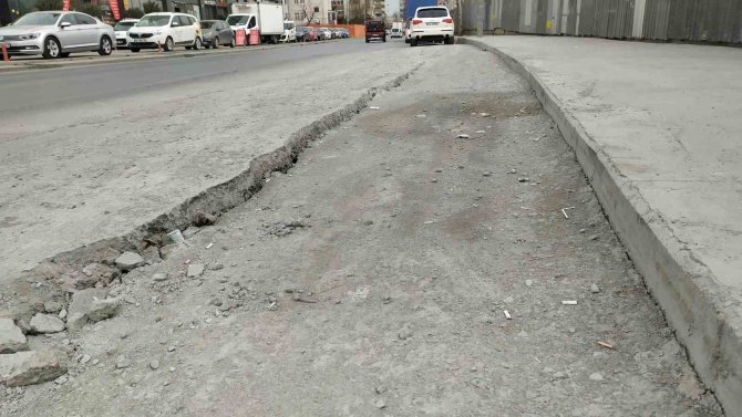 Küçükçekme’de İnşaat Çalışması Sırasında Yol Tekrar Çöktü