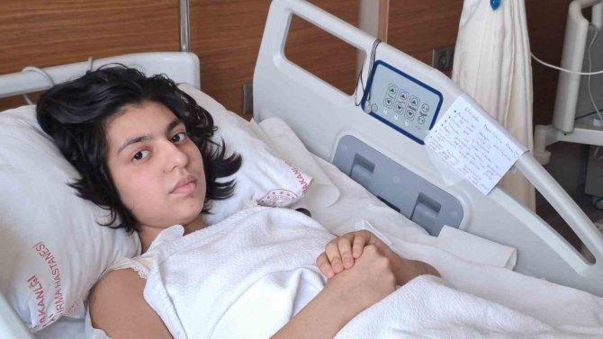 Enkazdan Kurtulan Elif Naz Yazdığı Notlarla Hayata Tutunuyor