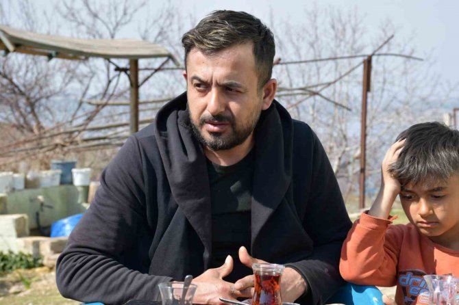 Depremde 8 Yakınını Kaybeden Vatandaş: "Kıyamet Kopuyor Zannettim"