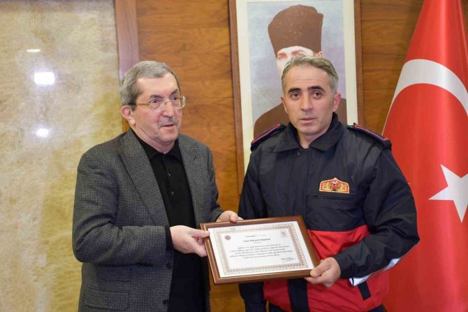 Karabüklü İtfaiyeciler Enkazdan Kurtardıkları Şevval’i Unutamıyor