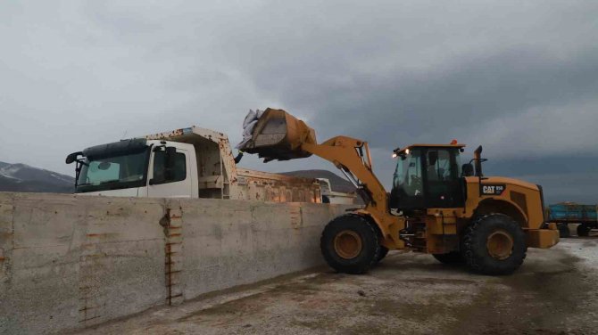 Ağrı’dan Deprem Bölgesine Mısır Silajları Gönderildi