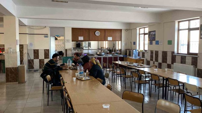 Aksaray’a Gelen Depremzedeler: “Devleti Ve Milleti Hep Yanımızda Hissettik”