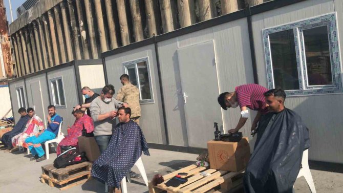 Bolu’dan Hatay’a Giden Gönüllü Berberler Hizmete Başladı
