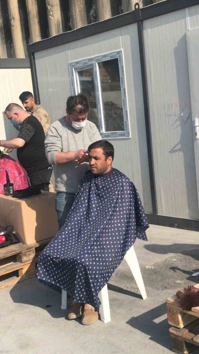 Bolu’dan Hatay’a Giden Gönüllü Berberler Hizmete Başladı