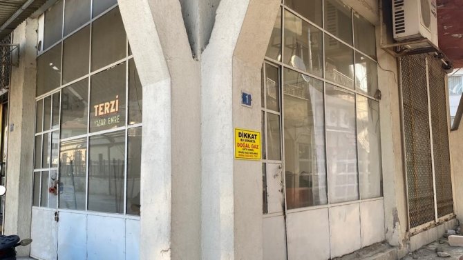 Vefat Eden Asırlık Terzinin Dükkanında Sadece İsmi Kaldı