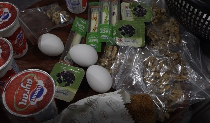 Okula Giden Depremzede Çocuklar İçin Her Gün Beslenme Çantası Hazırlanıyor