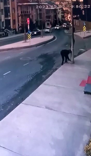 Büyükçekmece’de Hırsızlar, Aydınlatma Direklerine Dadandı: O Anlar Kamerada