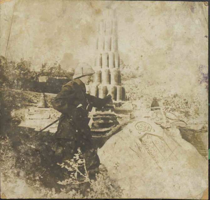 Anafartalar Kahramanı Mustafa Kemal Atatürk Cephede Savaşırken, 2 Bine Yakın Emir Yazdı