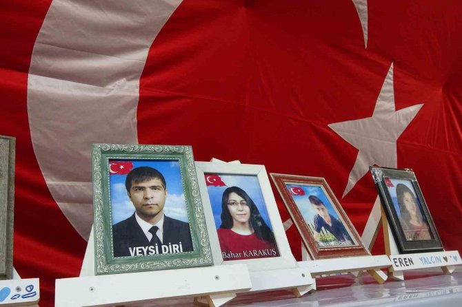 Ailelerin Hdp Önündeki Evlat Nöbeti 275 Gündür Sürüyor