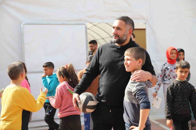 Ünlü İsimler Deprem Bölgesinde