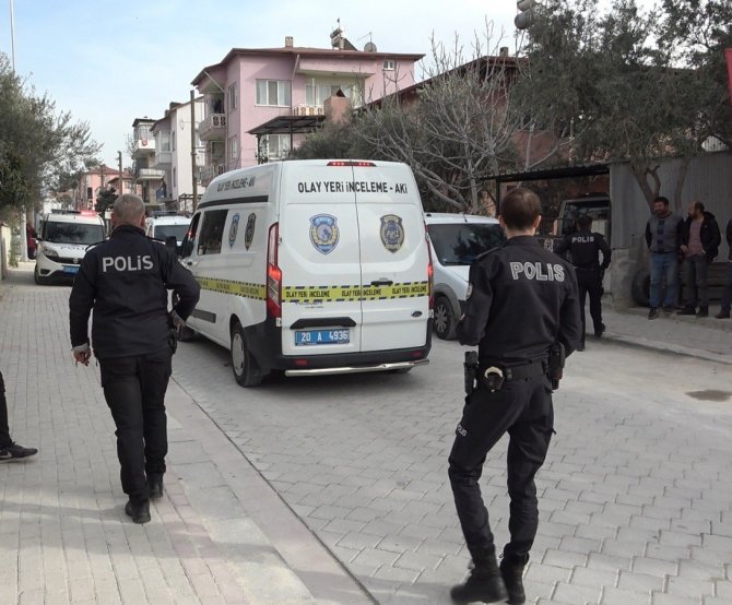 Sokak Ortasında Sırtından Vuruldu
