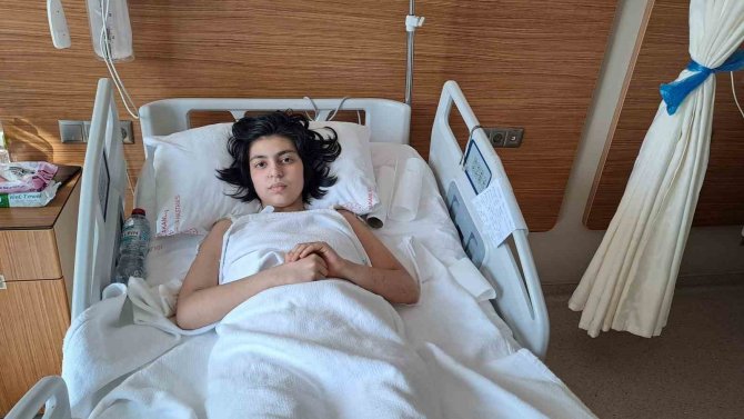 Enkazdan Kurtulan Elif Naz Yazdığı Notlarla Hayata Tutunuyor