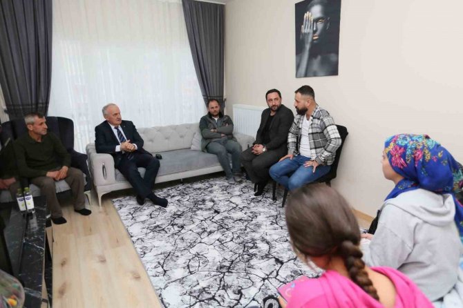 Başkan Aygün, Derince’ye Gelen Depremzedeleri Yalnız Bırakmadı