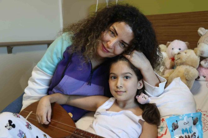 Depremin Simgesi Yağmur’un En Büyük Hayali Gerçekleşti, Sanatçı Deniz Toprak İle Düet Yaptı