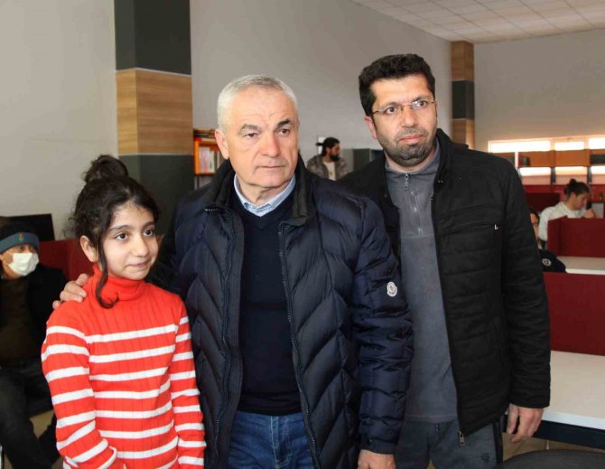 Sivasspor’da Rıza Çalımbay Ve Futbolcular Depremzede Çocuklarla Buluştu