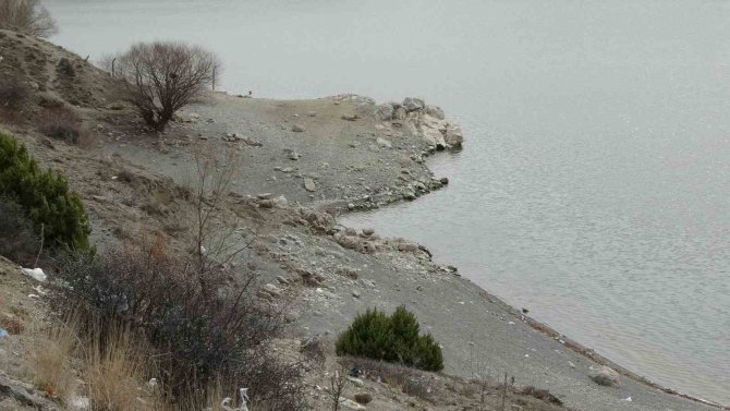 Kütahya’da Kuraklık Alarmı: Göletlerin Doluluk Oranı Yüzde 20-30 Arasında Değişiyor