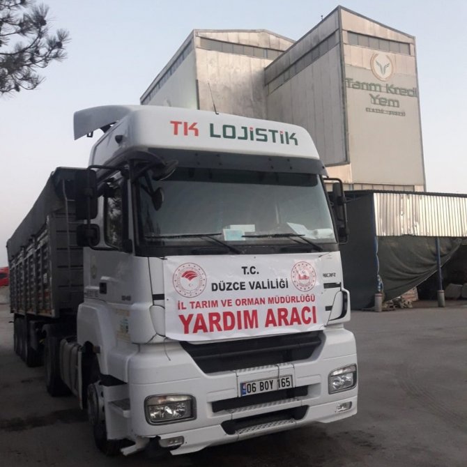 Hem Sahada Çalışıyor Hem De Yardım Ulaştırıyorlar