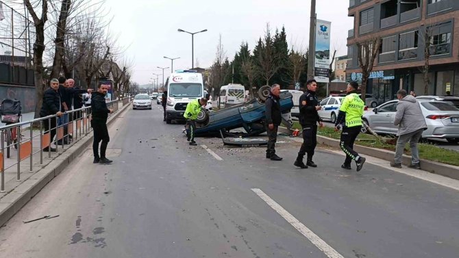 Düzce’de Takla Atan Otomobil Hurdaya Döndü: 5 Yaralı
