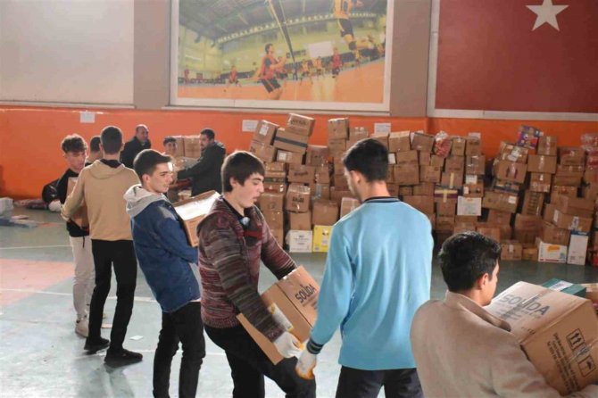 Erzincan İ̇l Milli Eğitim Müdürlüğü 6. Yardım Tırını Uğurladı