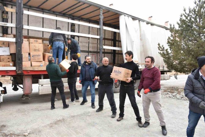 Erzincan İ̇l Milli Eğitim Müdürlüğü 6. Yardım Tırını Uğurladı
