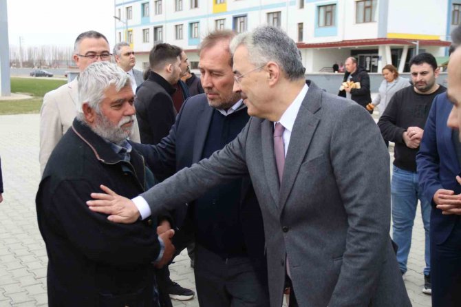 Vali Erol Ayyıldız Kyk Yurdunda Kalan Depremzedeleri Ziyaret Etti