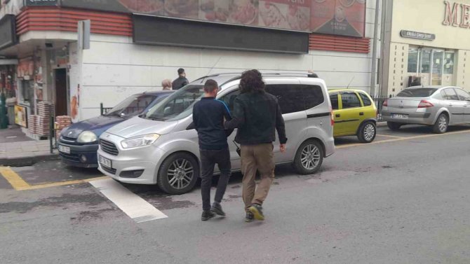 Fotoğraf Çekme Bahanesiyle Bileziği Çalmaya Kalktı