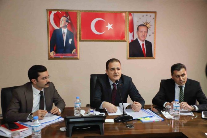 Vali Akbıyık: “Kimse Hakkari Halkını Paniğe Sevk Etmesin”
