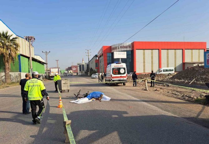 İ̇ş Makinesinin Çarptığı Bisikletli Şahıs Öldü