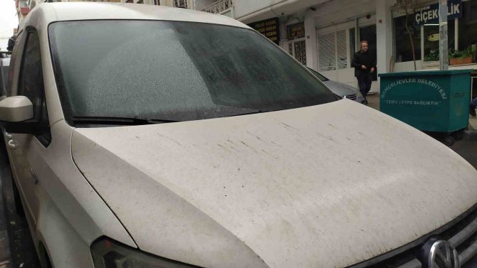 İ̇stanbul’da Yağmur Yerine Çamur Yağdı