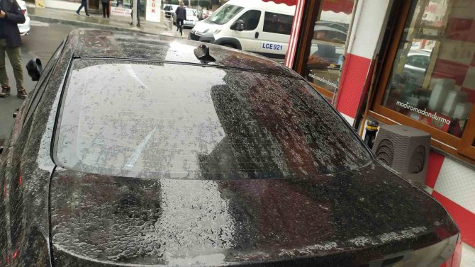 İ̇stanbul’da Yağmur Yerine Çamur Yağdı