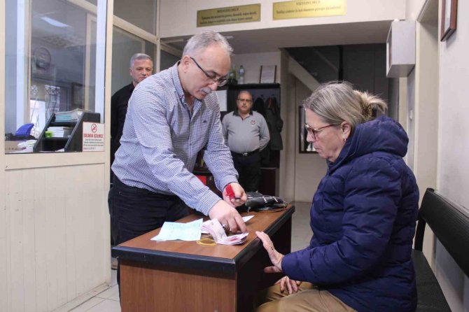 Otobüste Unuttuğu Altın Ve Para Dolu Çantasına Kavuştu