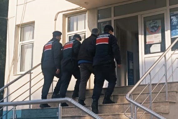 İ̇zmir’de Firari 21 Kişi Jasat’tan Kaçamadı