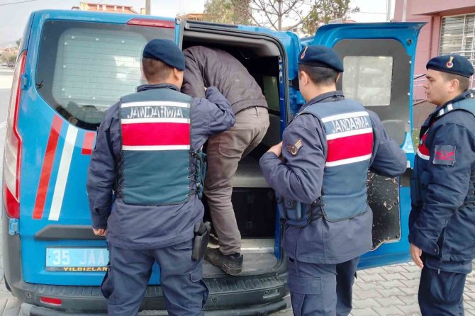 İ̇zmir’de Firari 21 Kişi Jasat’tan Kaçamadı