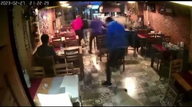 İ̇zmir’deki Depremde Herkes Kaçıştı, O Yerinden Kıpırdamadı