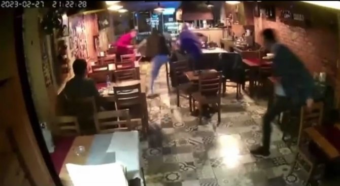 İ̇zmir’deki Depremde Herkes Kaçıştı, O Yerinden Kıpırdamadı