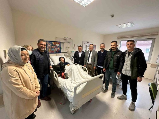 Enkaz Altından 248 Saat Sonra Kurtulan Aleyna Ölmez, Kendisini Hayata Yeniden Bağlayan Ekiple Bir Araya Geldi
