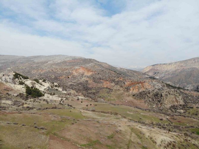 Deprem Dağları Yerinden Oynattı